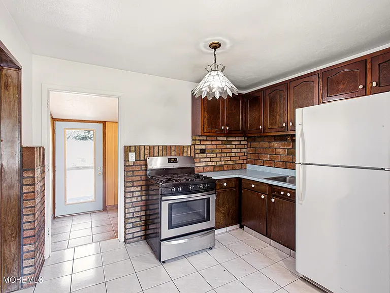 328 Aldrich Rd — Photo 4