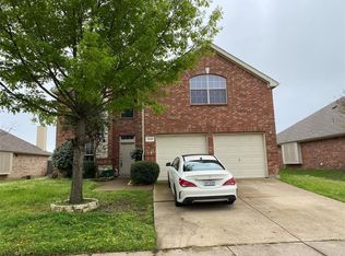 1215 Lake Forest Dr, Grand Prairie, TX 75052