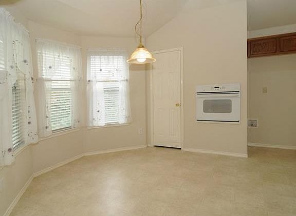 4th image of 7016 Livingston Dr