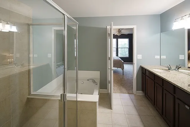3 bed, 2.5 bath, 1900 sqft, $3,700 — Photo 2