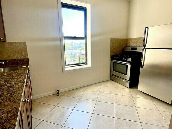 4th image of 32-48 30th St #4D