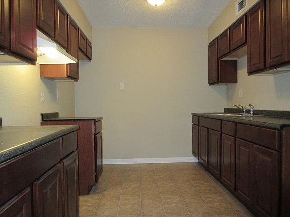 3rd image of 561 N Holmes St