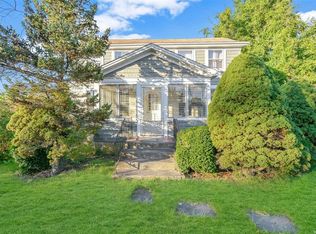 1118 W Main St, Riverhead, NY 11901