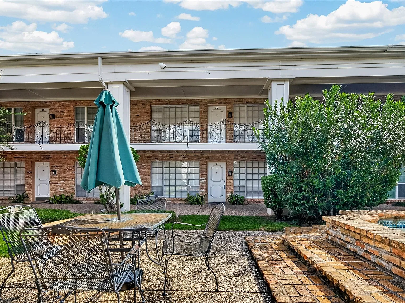2 bed, 1.0 bath, 885 sqft, $1,500 — Photo 4