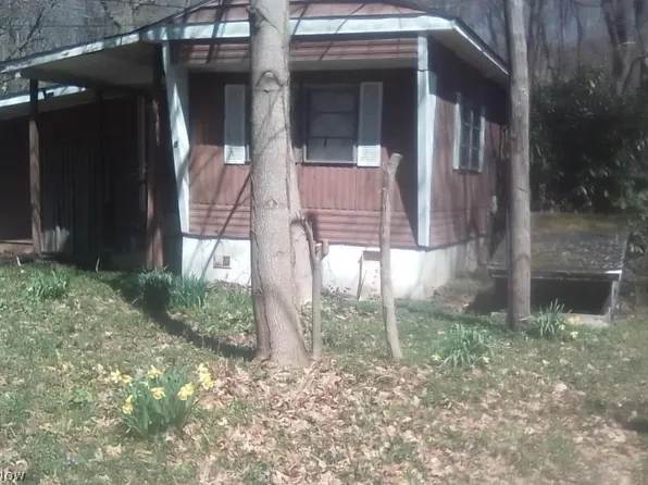 50 Oakland Blvd, Conneaut, OH 44030