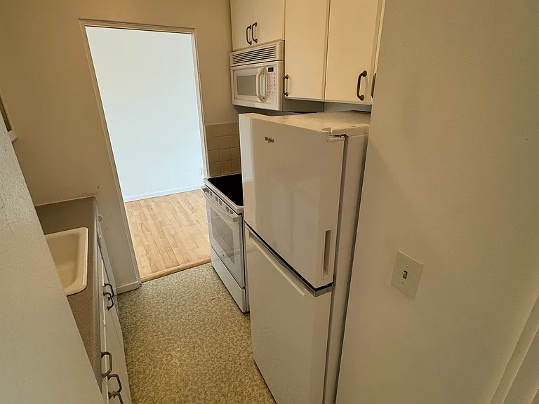 Townvue Heights Apartments — Photo 13