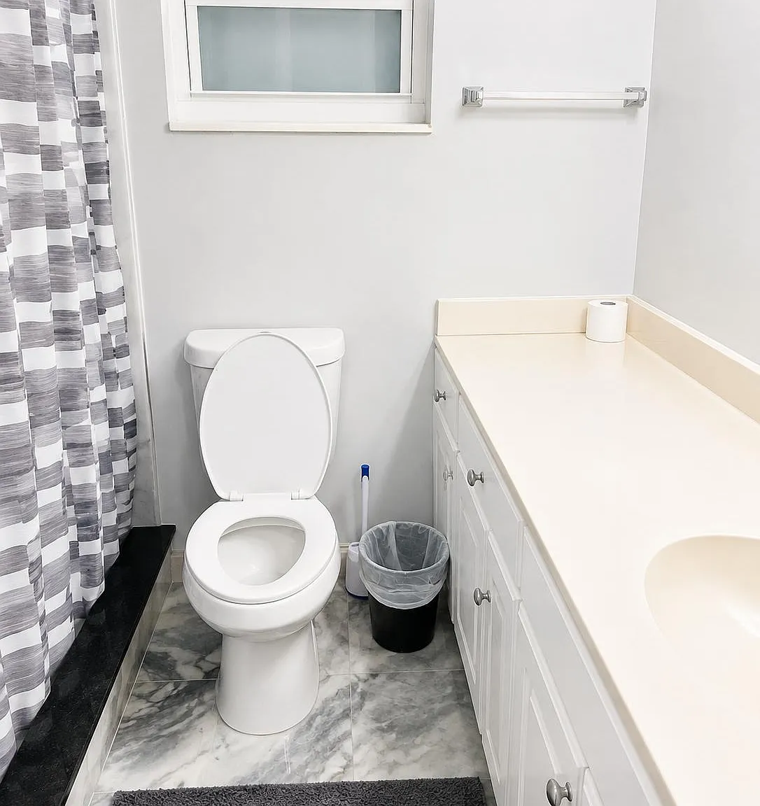 4 bed, 3.0 bath, 4050 sqft, $1,139 — Photo 3