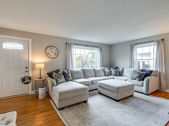 5th image of 233 Kenilworth Dr