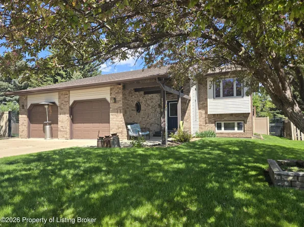 1270 W High St, Dickinson, ND 58601
