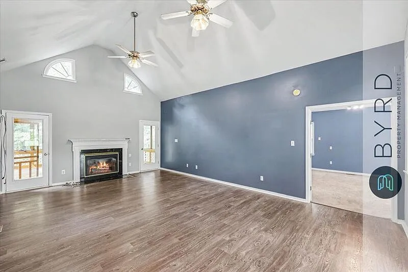 5 bed, 4.0 bath, 5433 sqft, $3,800 — Photo 4