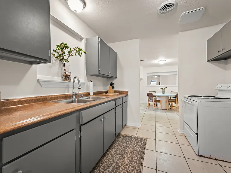 6750 Snow White Dr — Photo 10
