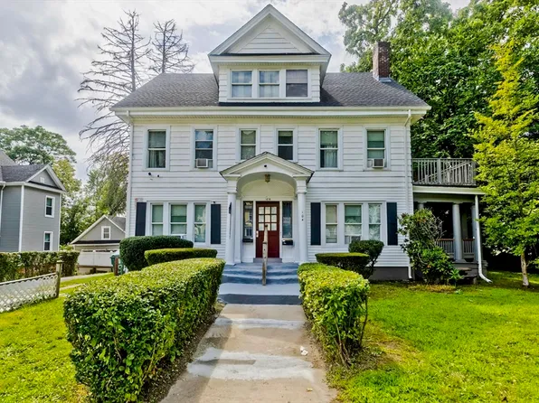 104 Narragansett St, Springfield, MA 01107