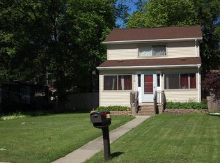 918 N Lake Shore Dr, Round Lake Beach, IL 60073