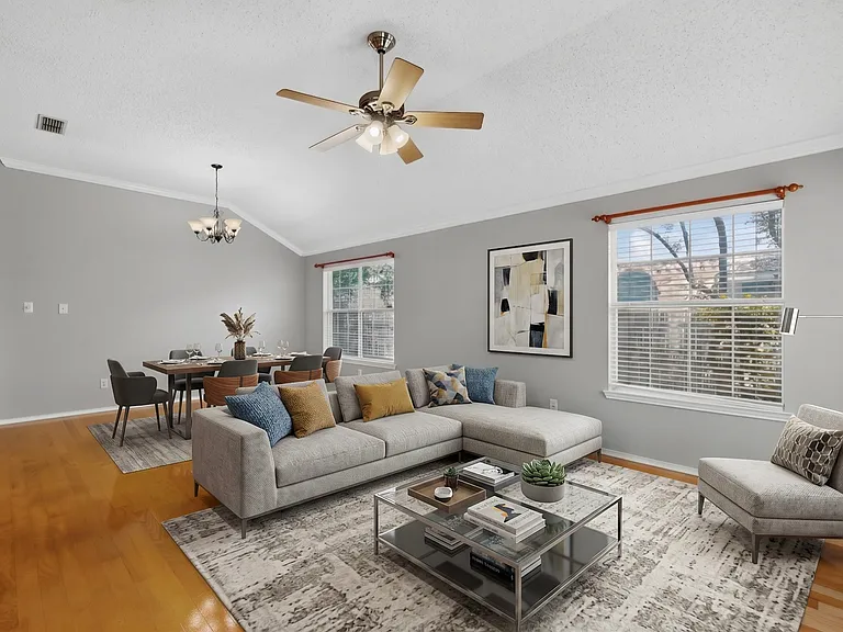 2312 London Dr — Photo 3