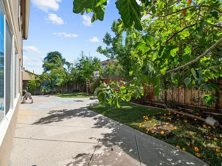 633 Farrington St — Photo 26