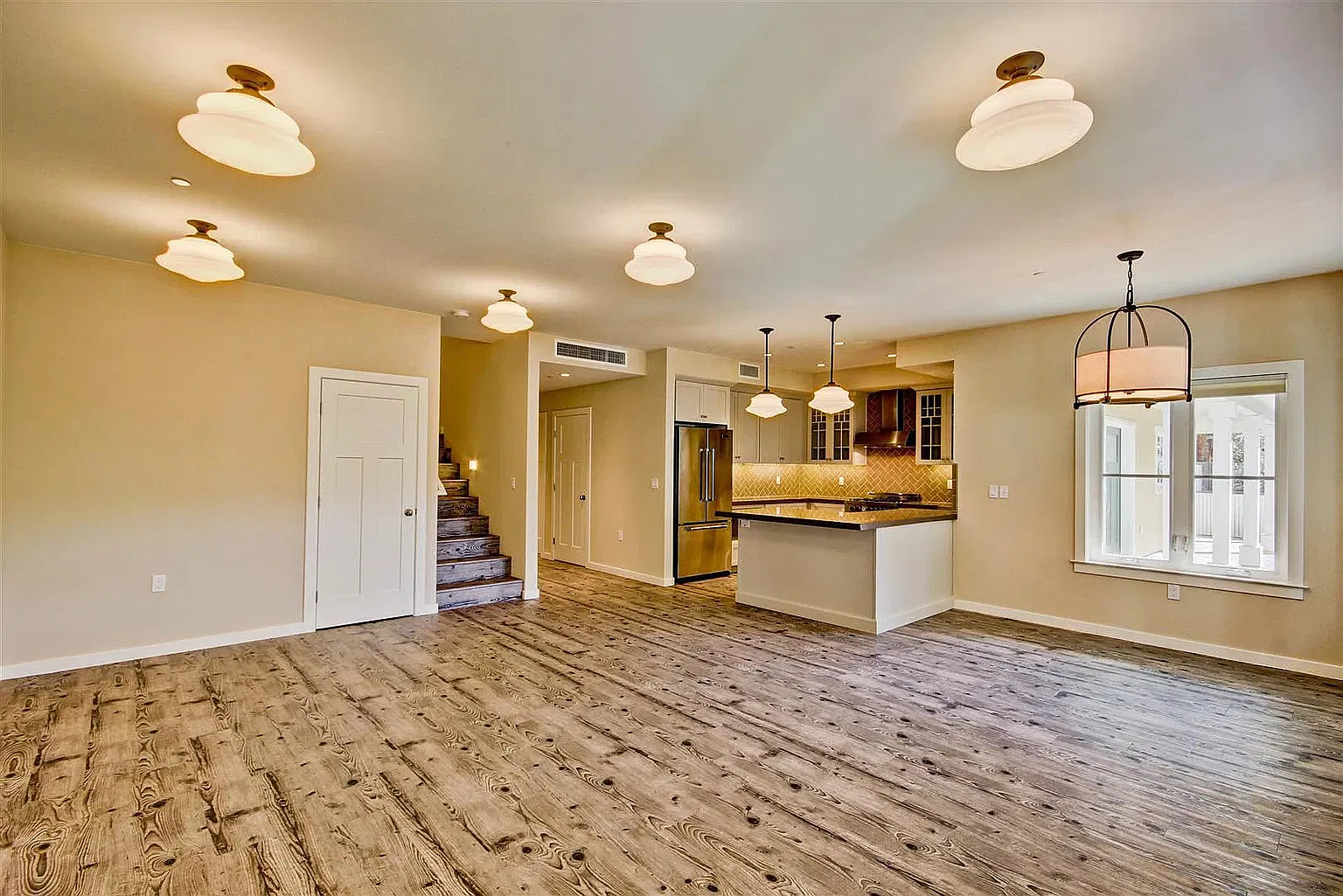 3 bed, 3.5 bath, 1985 sqft, $3,495 — Photo 3