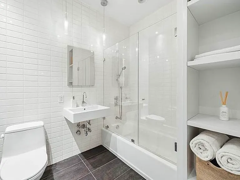 420 W 25th St #1E — Photo 15