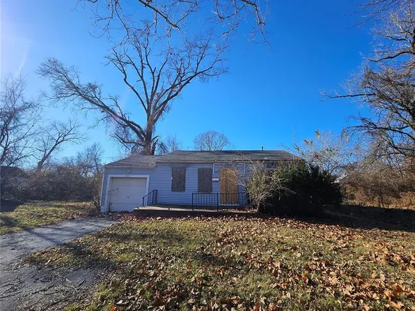 10021 Baron Dr, Saint Louis, MO 63136