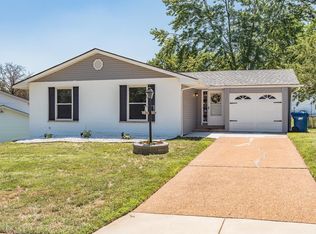 12524 Roth Hill Dr, Maryland Heights, MO 63043