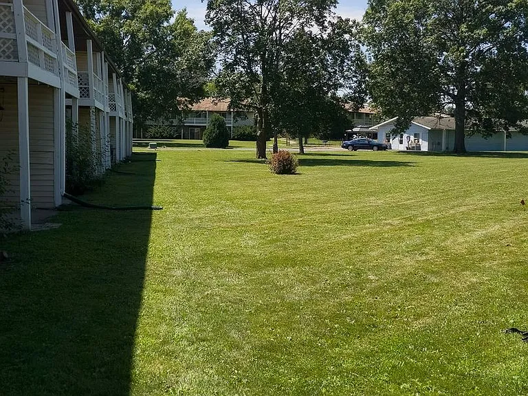 307 N Prairieview Rd — Photo 9