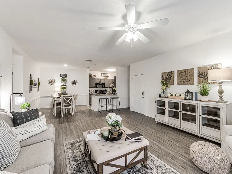 2BD, 2BA - 1150SF - Living Room