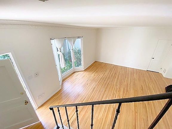 4th image of 141 S Sycamore Ave