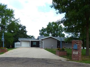 217 Country Ln, Quincy, IL 62305