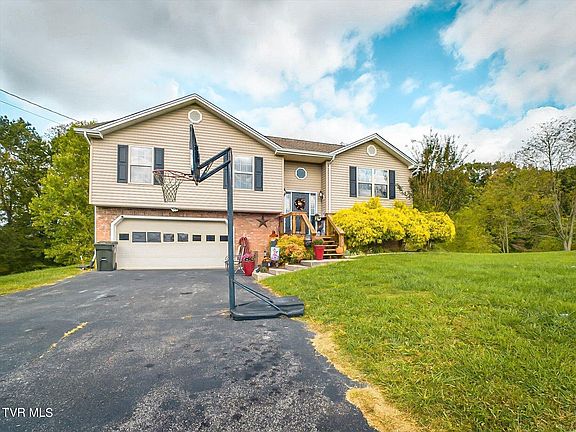2nd image of 1295 Martins Glen Ln