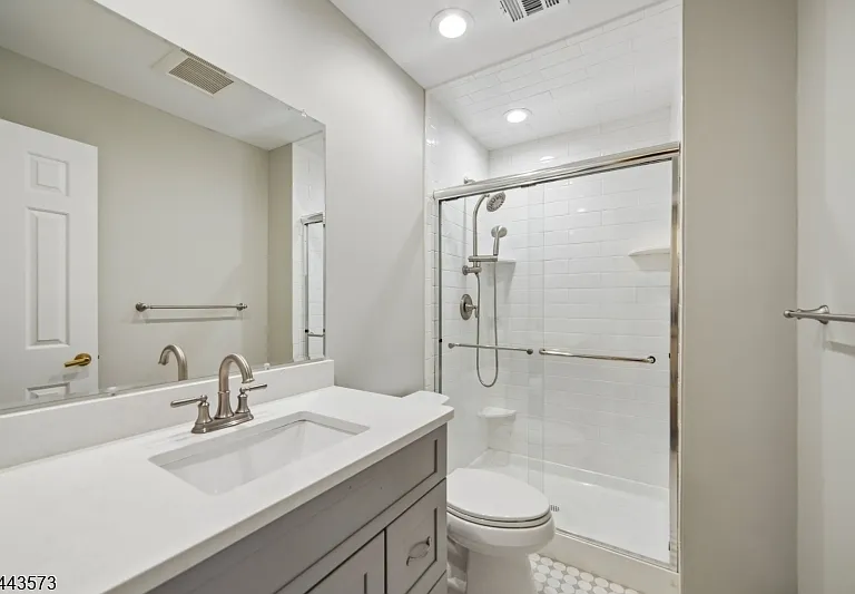 29 Coachlight Dr — Photo 16
