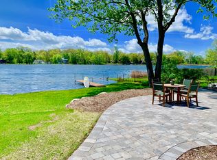 6885 Scotch Lake Dr, West Bloomfield, MI