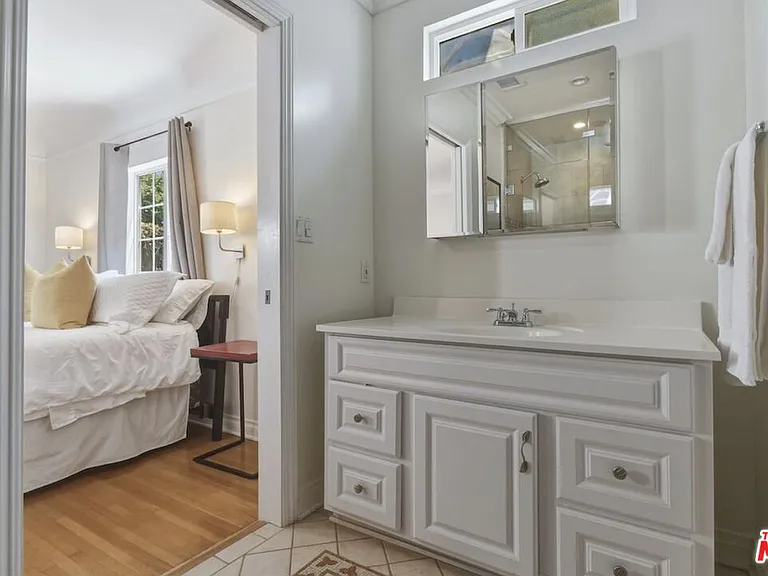 8704 Ashcroft Ave — Photo 15