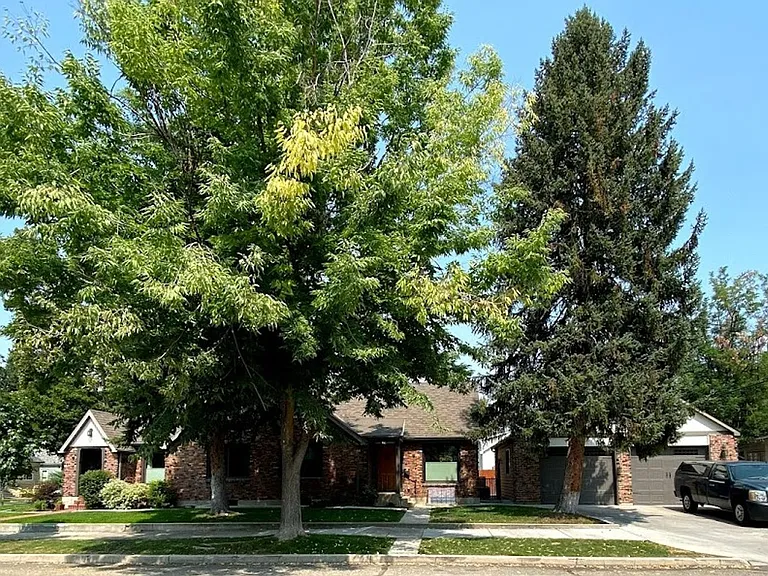 516-518 W Pueblo St — Photo 2