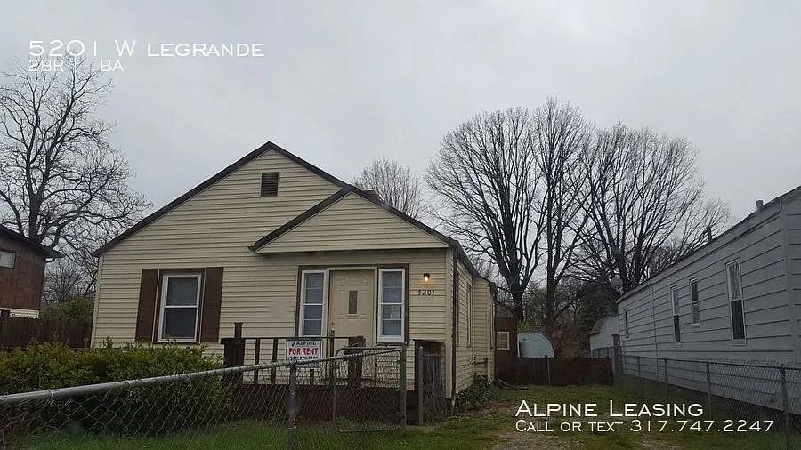 5201 W Legrande Ave photo 1