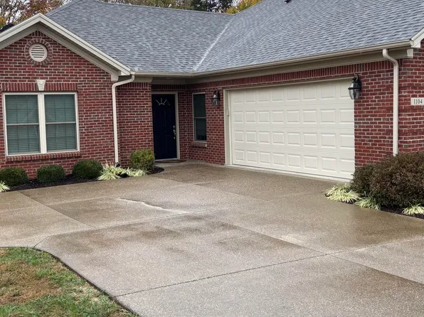 1104 Leawood Dr, Frankfort, KY 40601