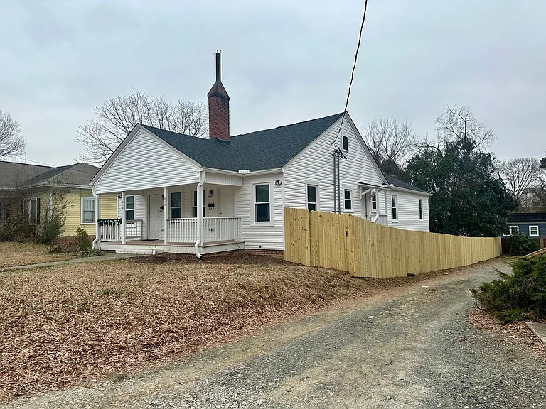 215 W Geer St — Photo 2