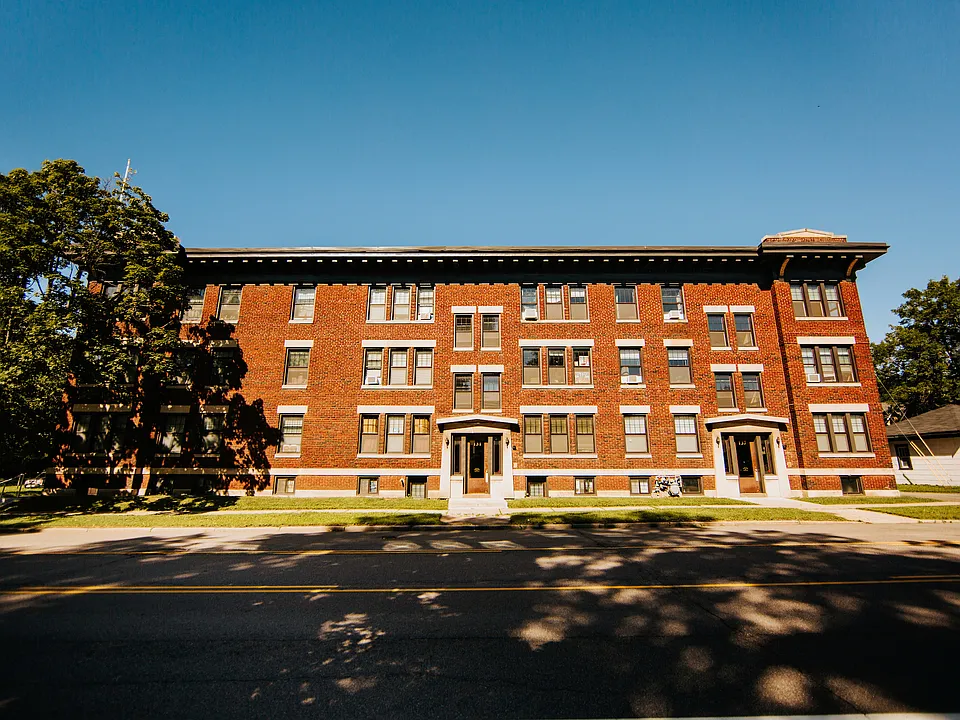 131 Fairview Ave N #7
