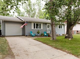 7 Stanley Dr, Bismarck, ND 58504