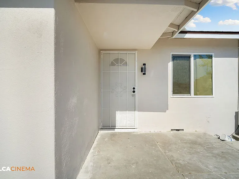 10800 Santa Barbara St — Photo 2