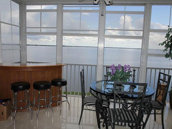 4th image of 200 Harbor Walk Dr #3