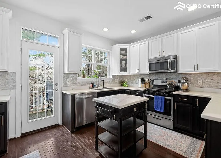 7450 Riding Meadow Way — Photo 15
