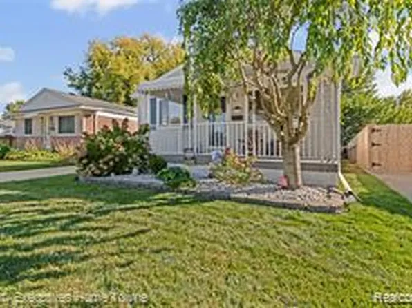 19430 Williamson St, Clinton Township, MI 48035