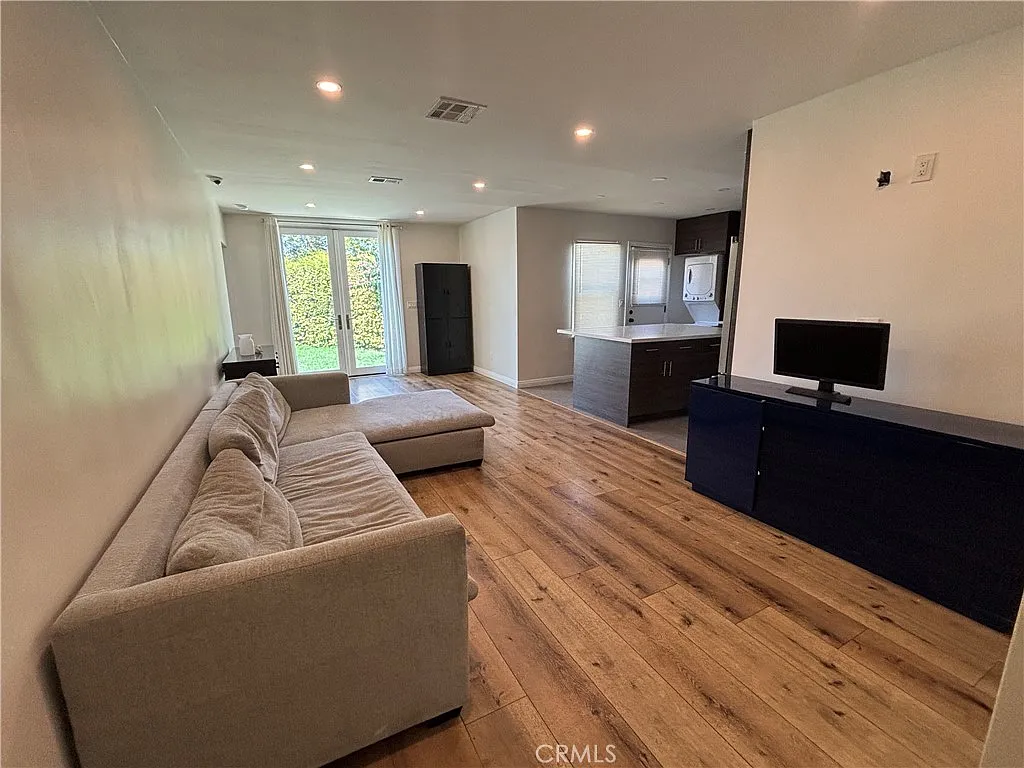 3 bed, 1641 sqft, $4,200 — Photo 4