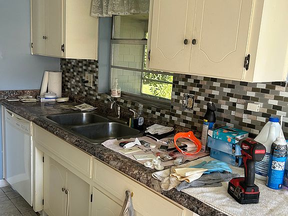 3rd image of 116 Broward Dr