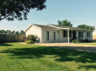 1607 Dain Dr, Carmi, IL 62821