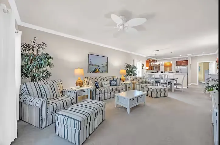 6253 Catalina Dr — Photo 2