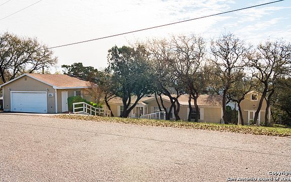 2nd image of 962 Castles Dr