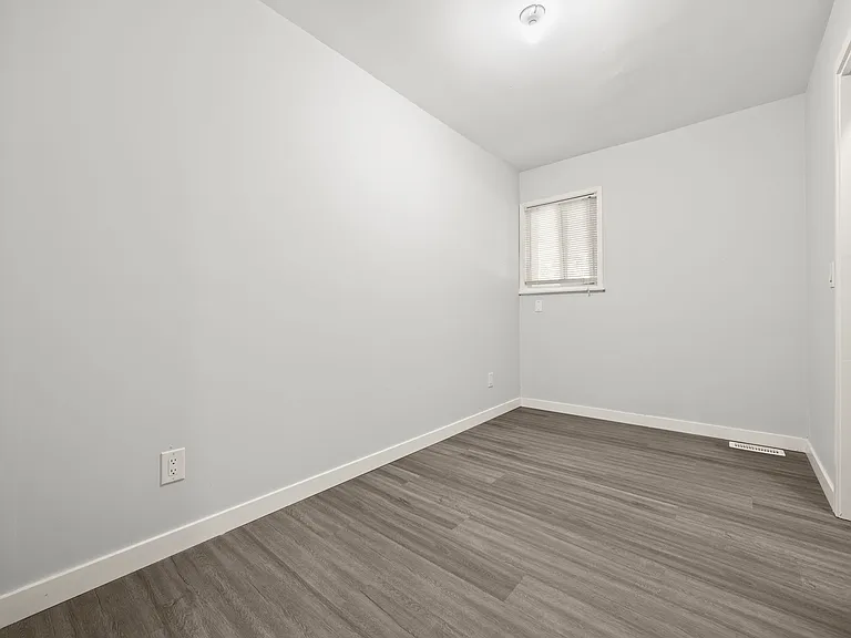 3568 Handley Cres — Photo 14