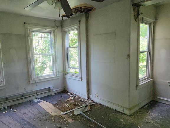 5th image of 1936 W Ontario St