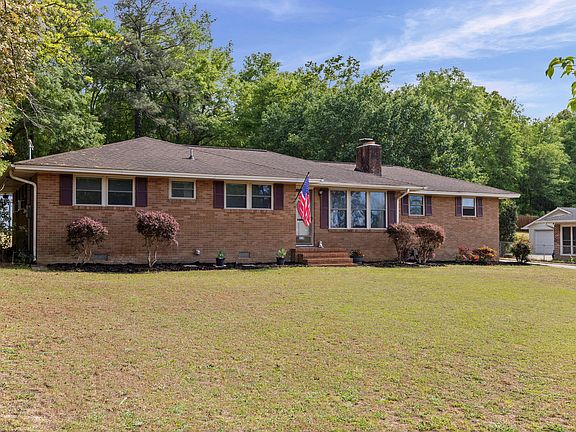 4th image of 310 Laurel Dr