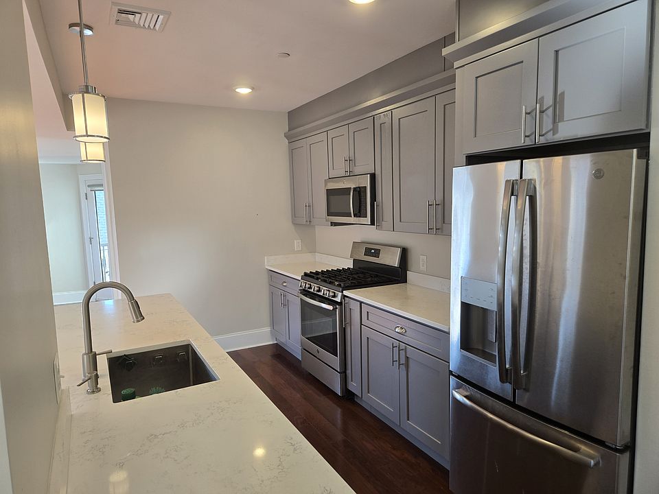 1st image of 18 Johnson Ave APT 8